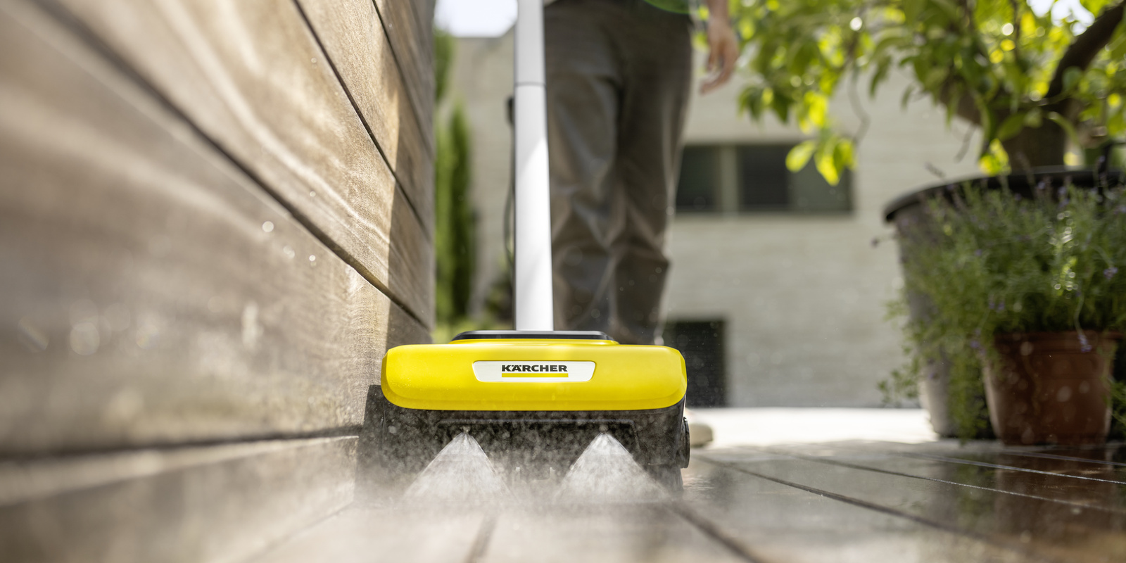 Gratis borstels bij aankoop van een Kärcher PCL 4 of PCL 6 terrasreiniger*