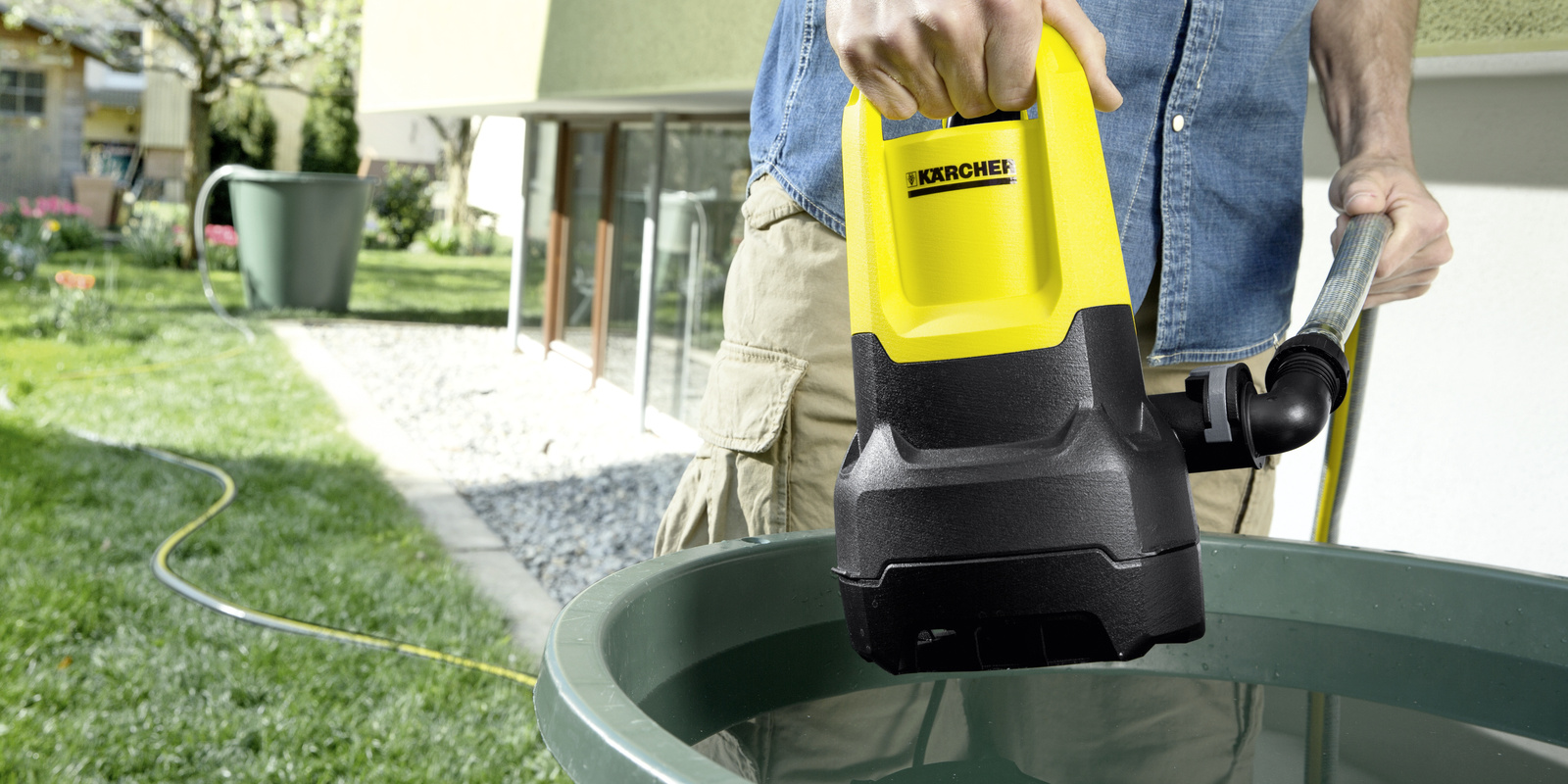 Set de flexible plat gratuit à l'achat d'une pompe submersible Kärcher*