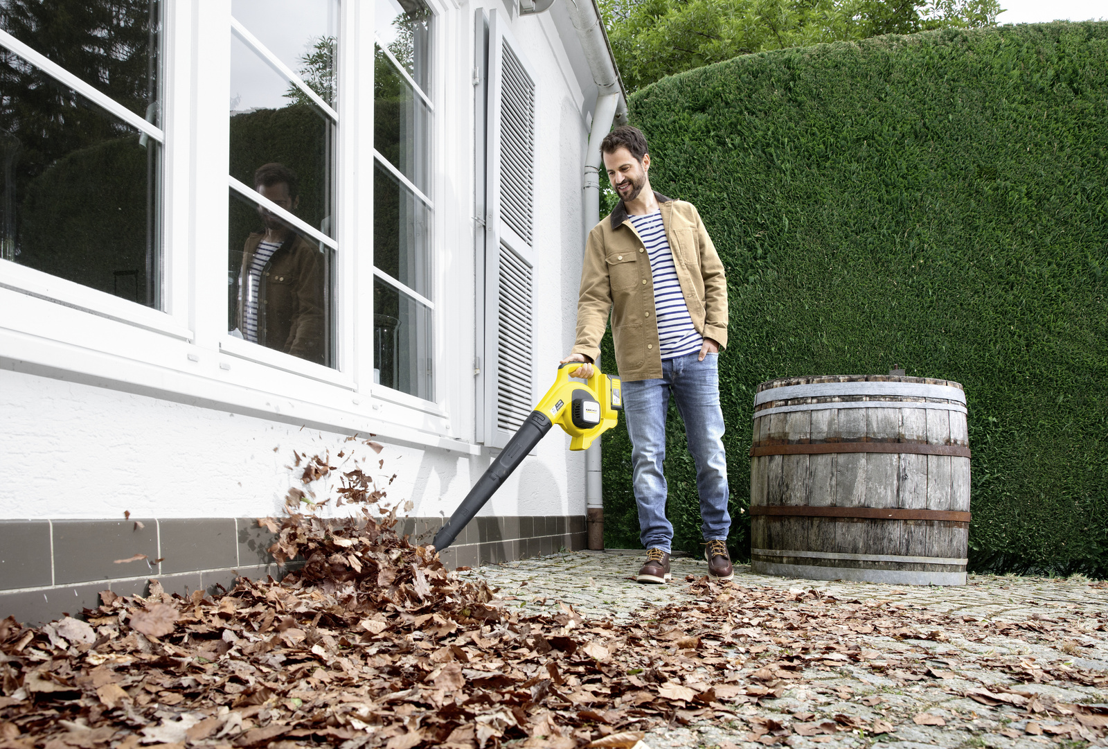 leaf blower