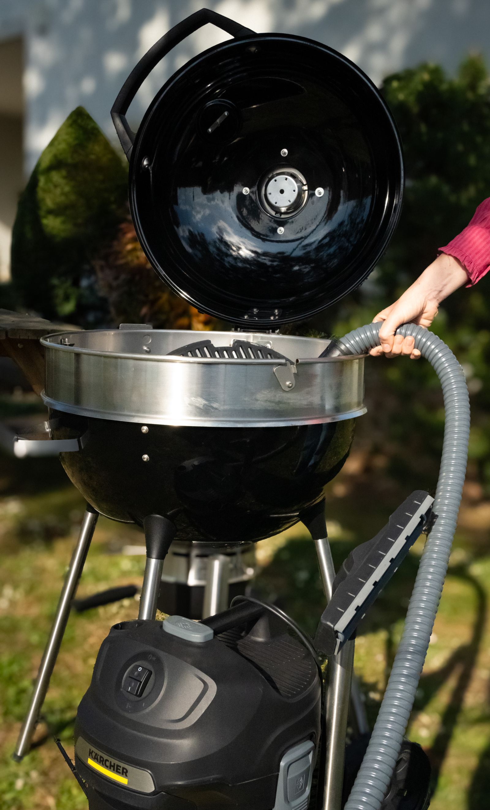 Nettoyage d'un barbecue avec un AD 4 Premium