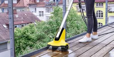 Patio cleaner edge cleaning