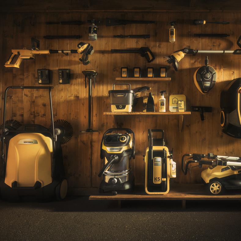 Compact wet and dry vacuum cleaners