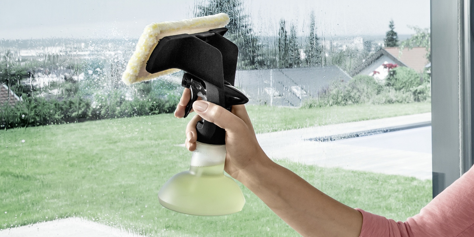 Spray spray bottle onto glass pane Spray spray bottle onto glass pane.