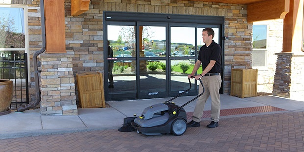Windsor-Karcher-Group-Radius-280-Deluxe-Battery-Powered-Sweeper Sweeping sidewalk and entry with Windsor Karcher Group Radius 280 Deluxe Battery-Powered Sweeper