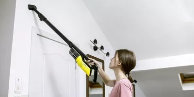 VC4i Cordless Vacuum Cleans Overhead Areas