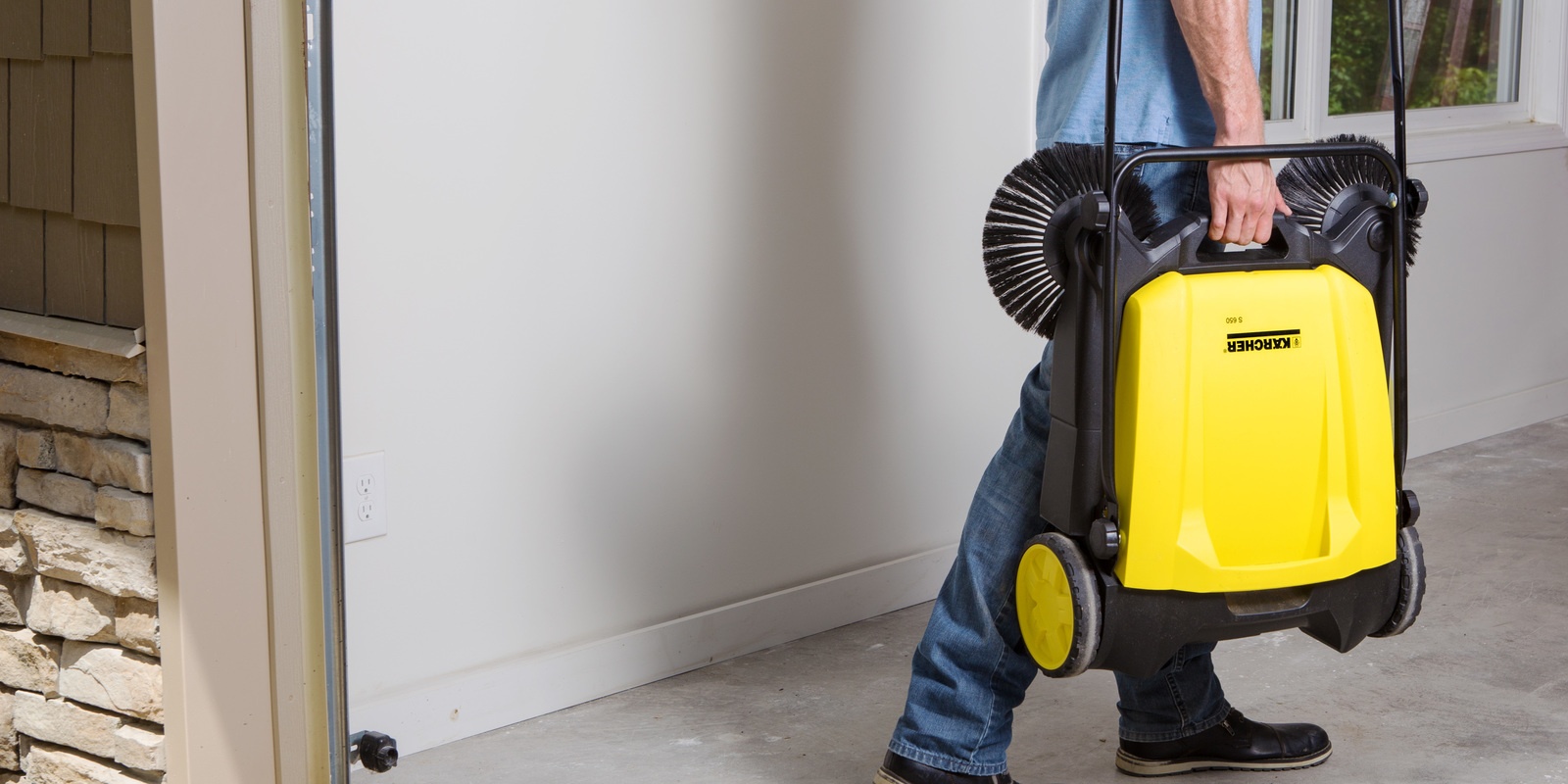 Karcher S650 Push Sweeper Light and Easy to Carry Karcher S650 Push Sweeper Light and Easy to Carry