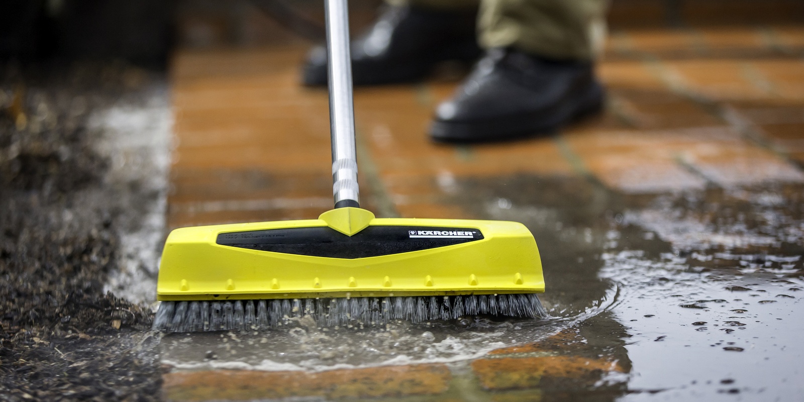 Karcher PS40 Cleans Brick Walkway Karcher PS40 Cleans Brick Walkway