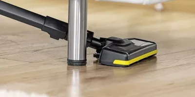 VC4i Cordless Vac Cleans Under Couch