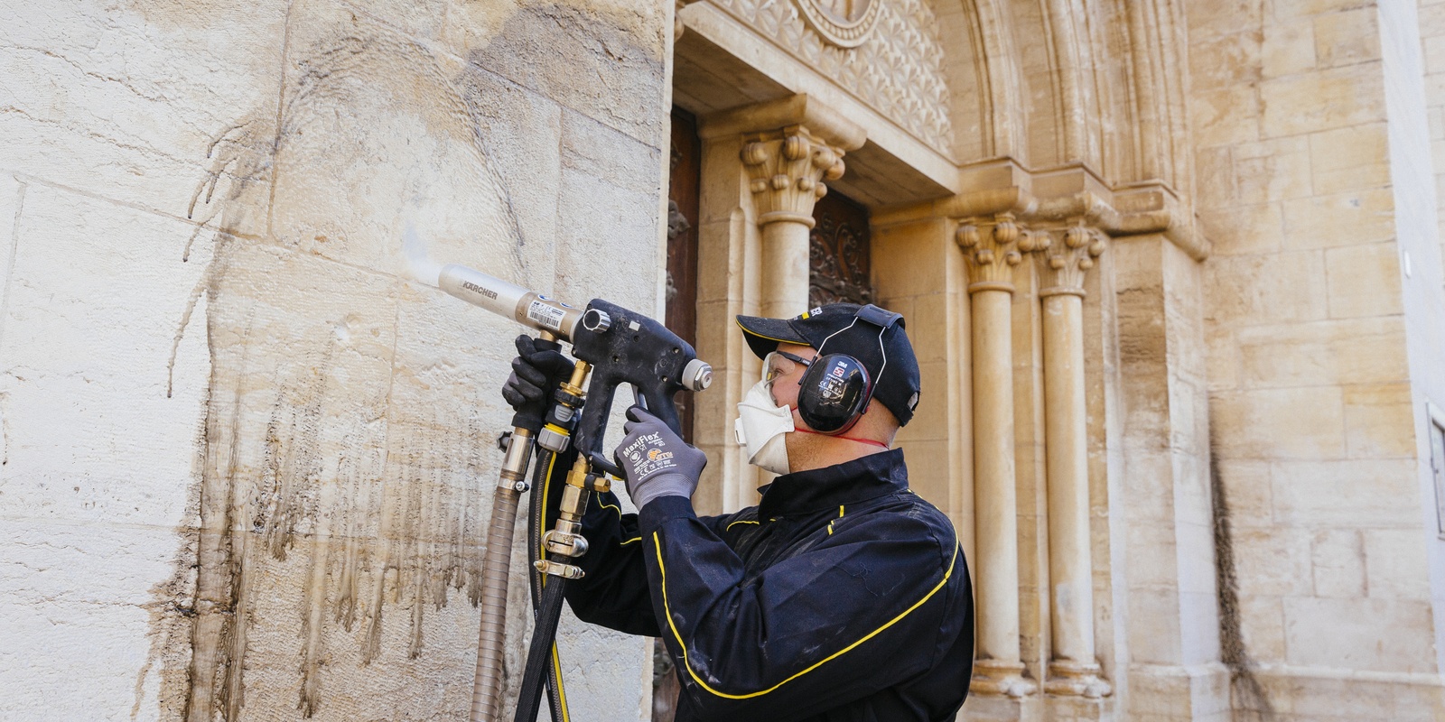 Kärcher entfernt Graffiti von Erlöserkirche in Jerusalem