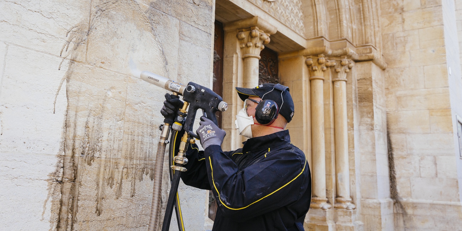 Kärcher entfernt Graffiti von Erlöserkirche in Jerusalem Kärcher entfernt Graffiti von Erlöserkirche in Jerusalem