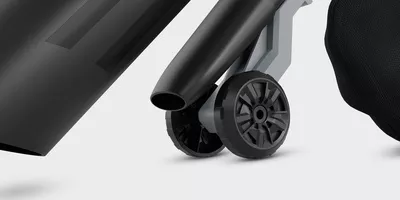 Black flat nozzle on rollers