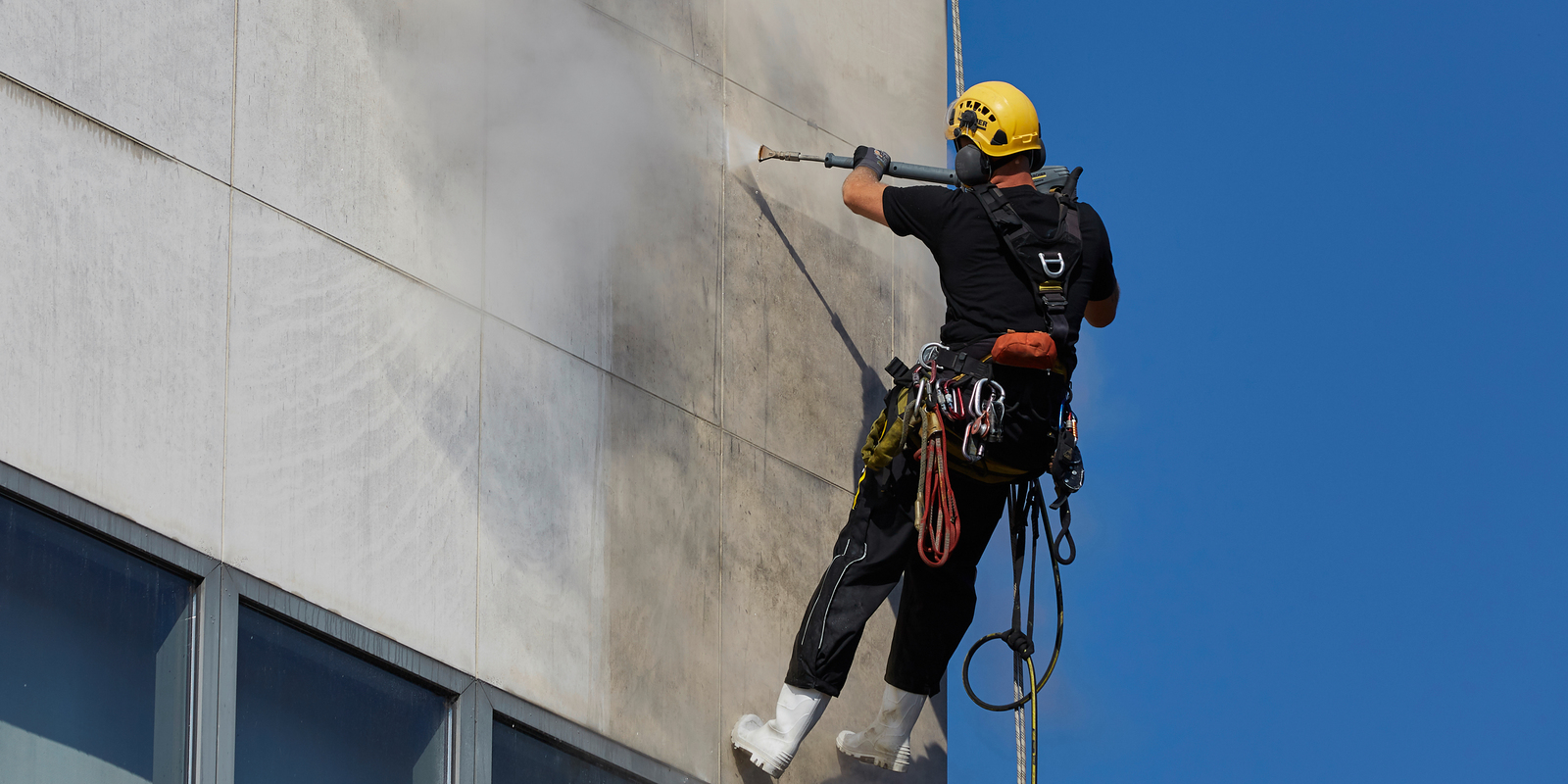Effektive Fassadenreinigung von Putz bis Metall