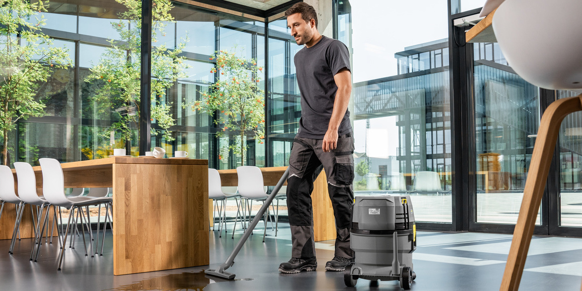 battery operated vacuum