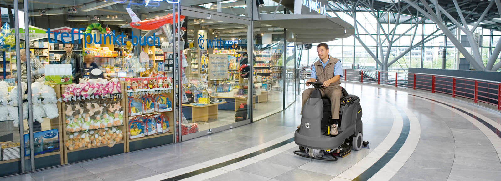 3 modelos de máquina de lavar piso industrial com assento que vão transformar a limpeza da sua empresa 3 modelos de máquina de lavar piso industrial com assento que vão transformar a limpeza da sua empresa