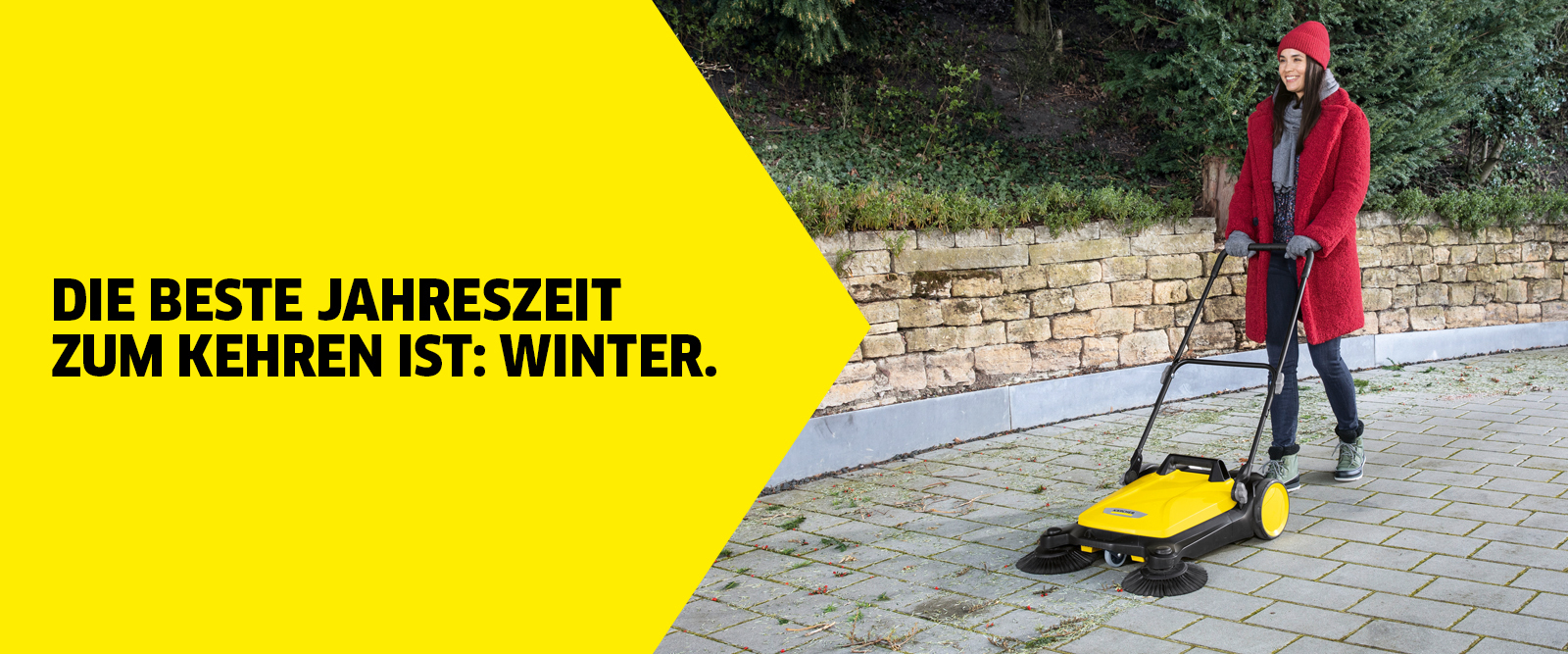 Kehrmaschine im Winter Reinigung im Winter mit der Kehrmaschine