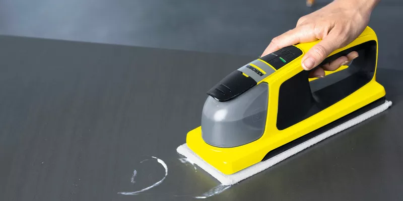 KV 4 cordless wiper removes stubborn dirt from smooth surfaces.