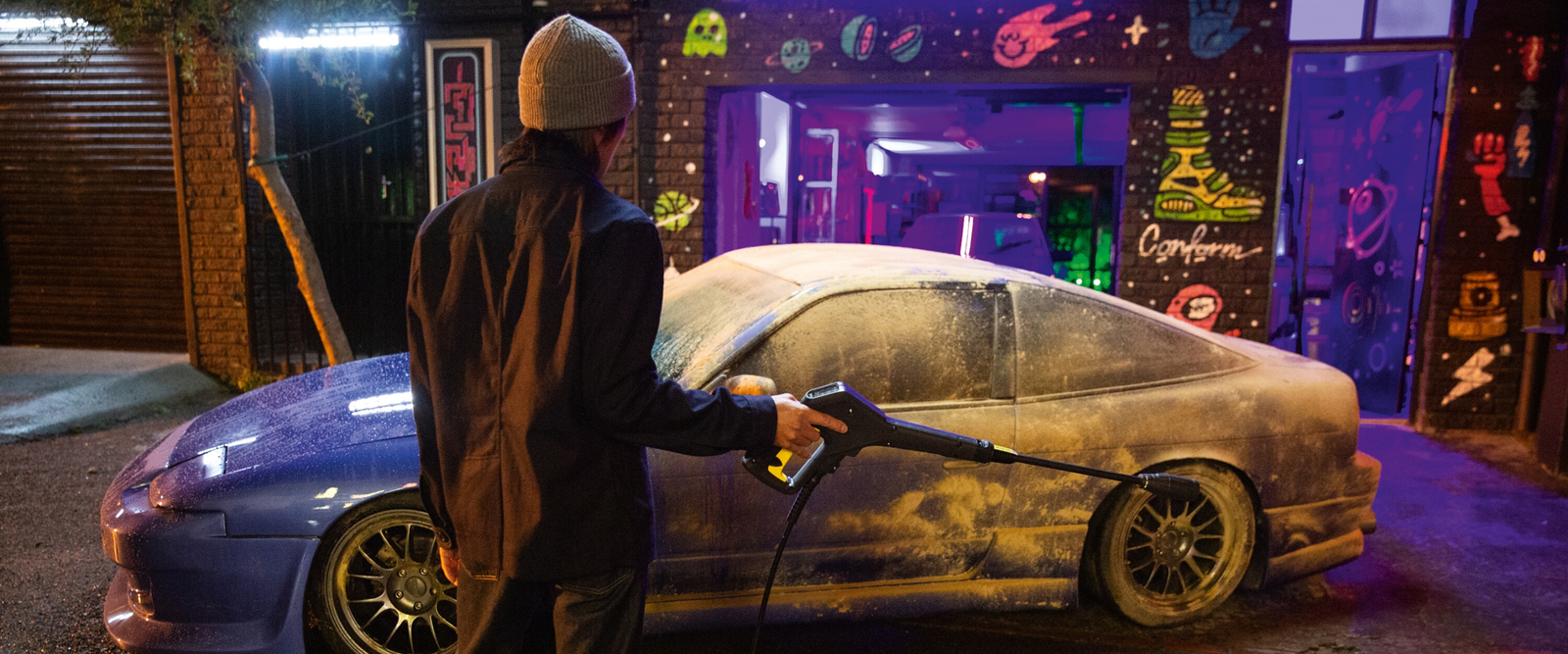 Bring Back The WOW Kampagnenmotiv Hochdruckreiniger 带回WOW Kampagnenmotiv Mann Mit Hochdruckreiniger VorsChmutztem Auto