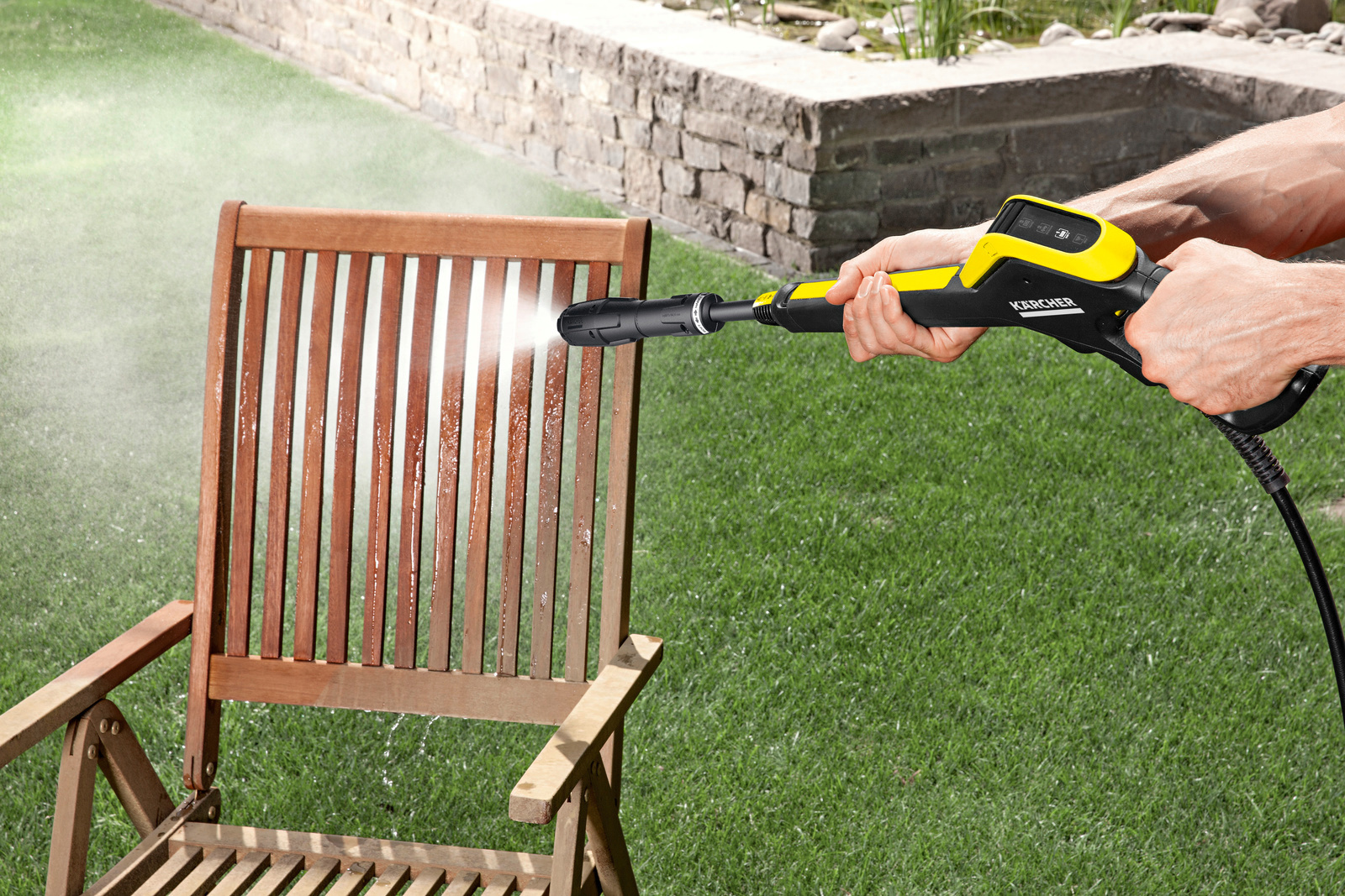 Nettoyage du mobilier de jardin avec un nettoyeur haute pression Nettoyage du mobilier de jardin avec un nettoyeur haute pression