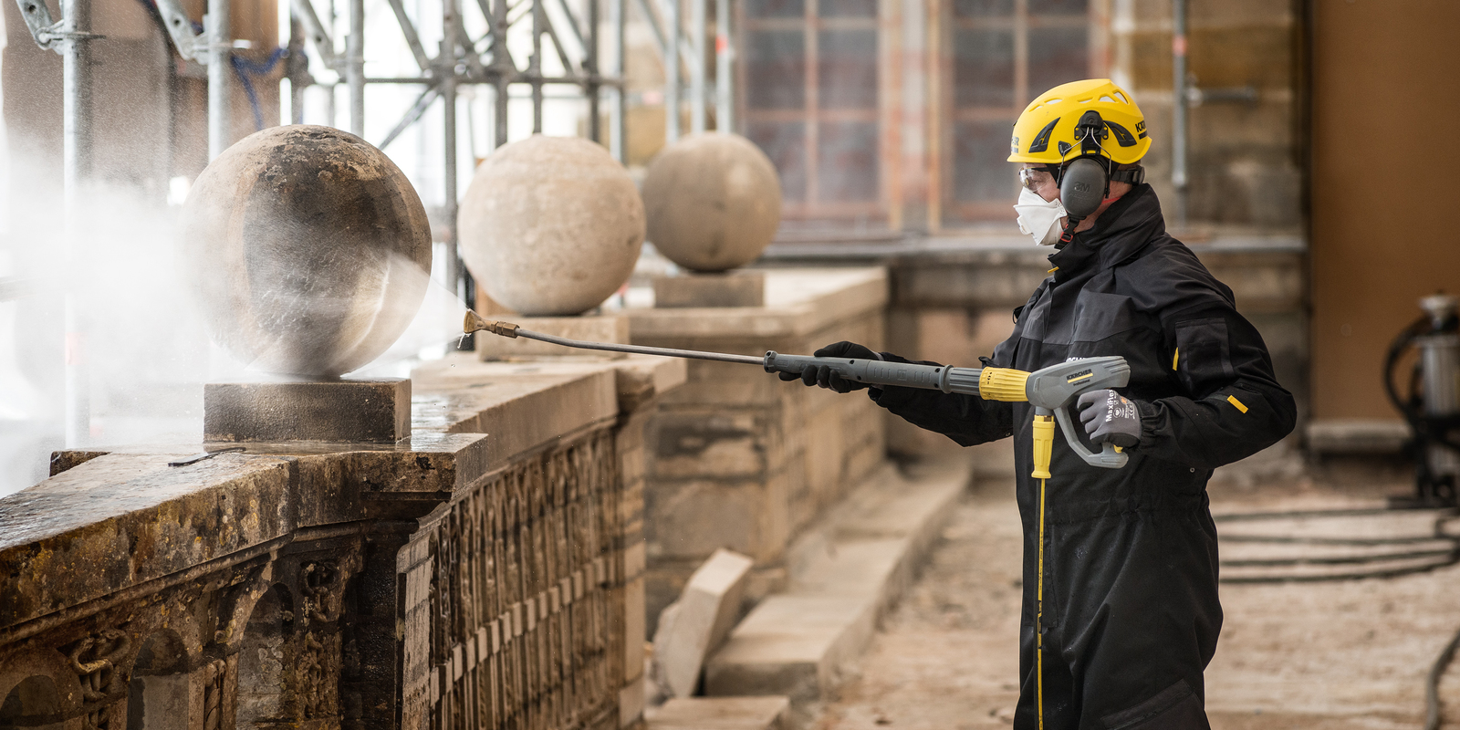 Kärcher worker cleans at the Palace of Fontainebleau Kärcher worker sprays decoration from the staircase