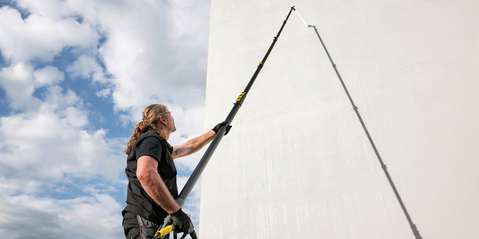 Fassadenreinigung mit Hochdruck Fassadenreinigung mit Hochdruck