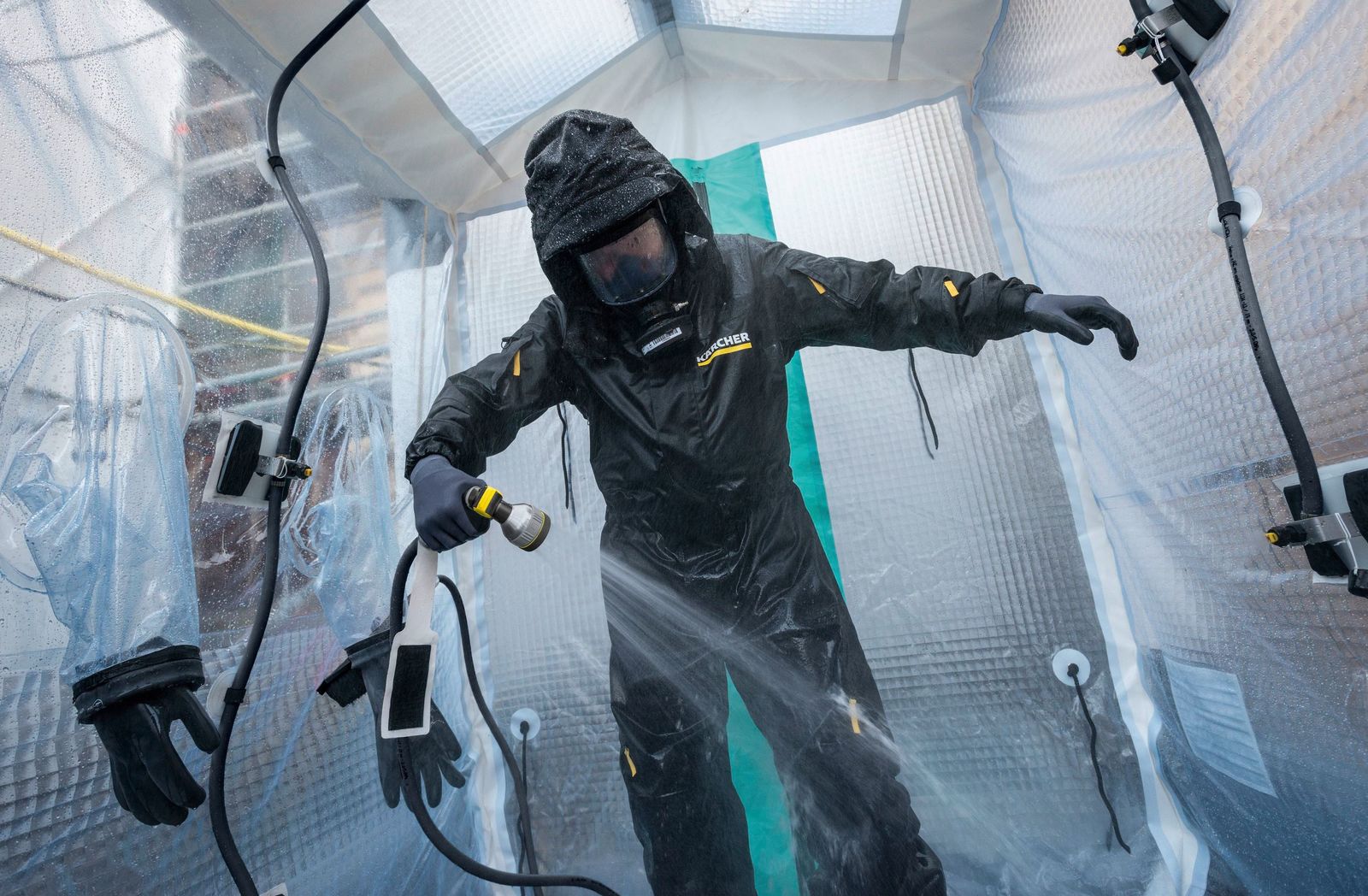 Des précautions particulières pendant le nettoyage du château de Fontainebleau Douche de décontamination de Kärcher Futuretech
