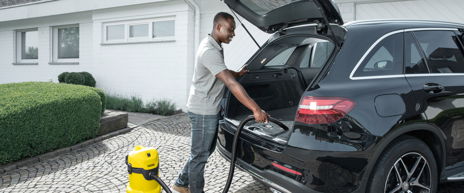 Karcher Wet Dry Vac Cleans Vehicle Karcher Wet Dry Vac Cleans Vehicle