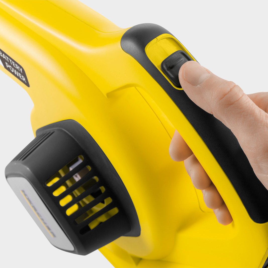 Akku-Laubbläser: ergonomischer Handgriff Ergonomischer Handgriff bei einem Laubbläser von Kärcher