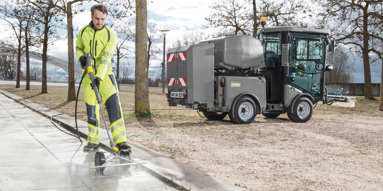 Odstranění plevelů horkou vodou