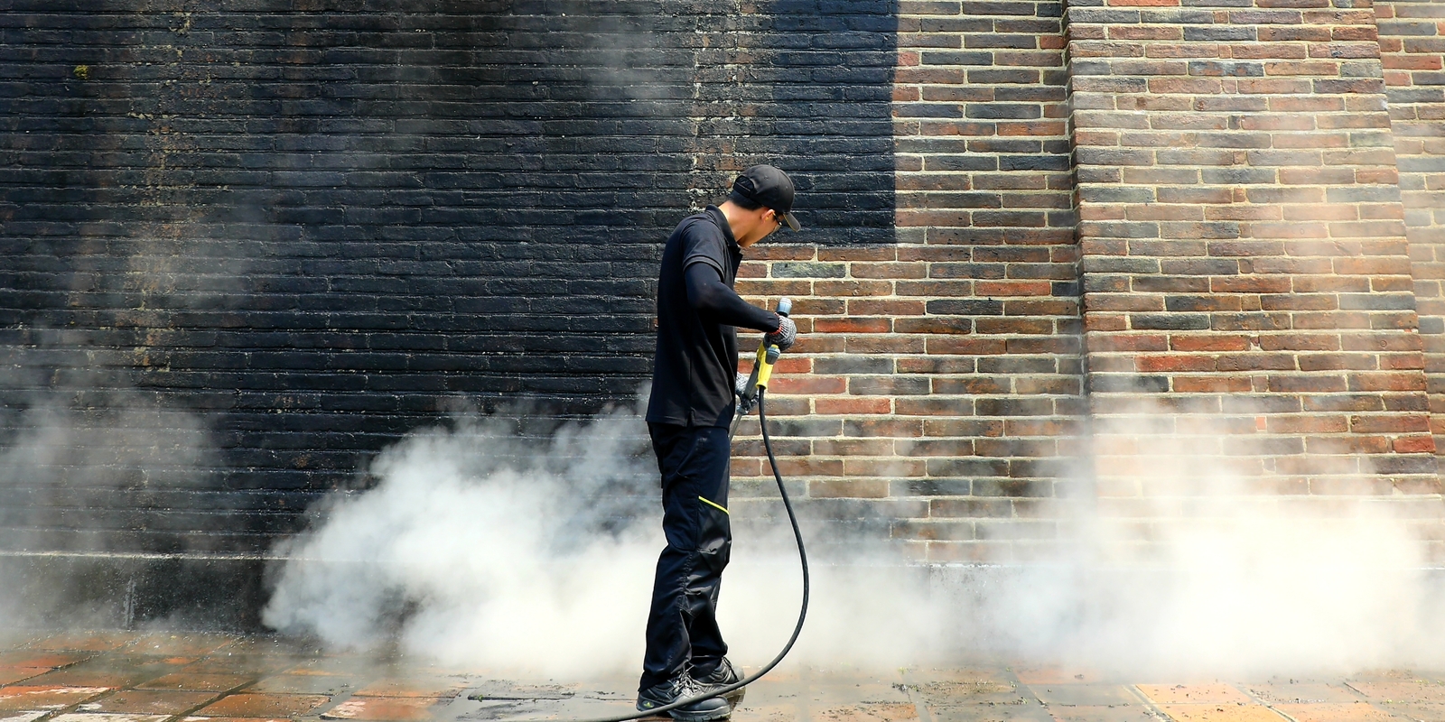 Discussion entre experts en entretien des monuments