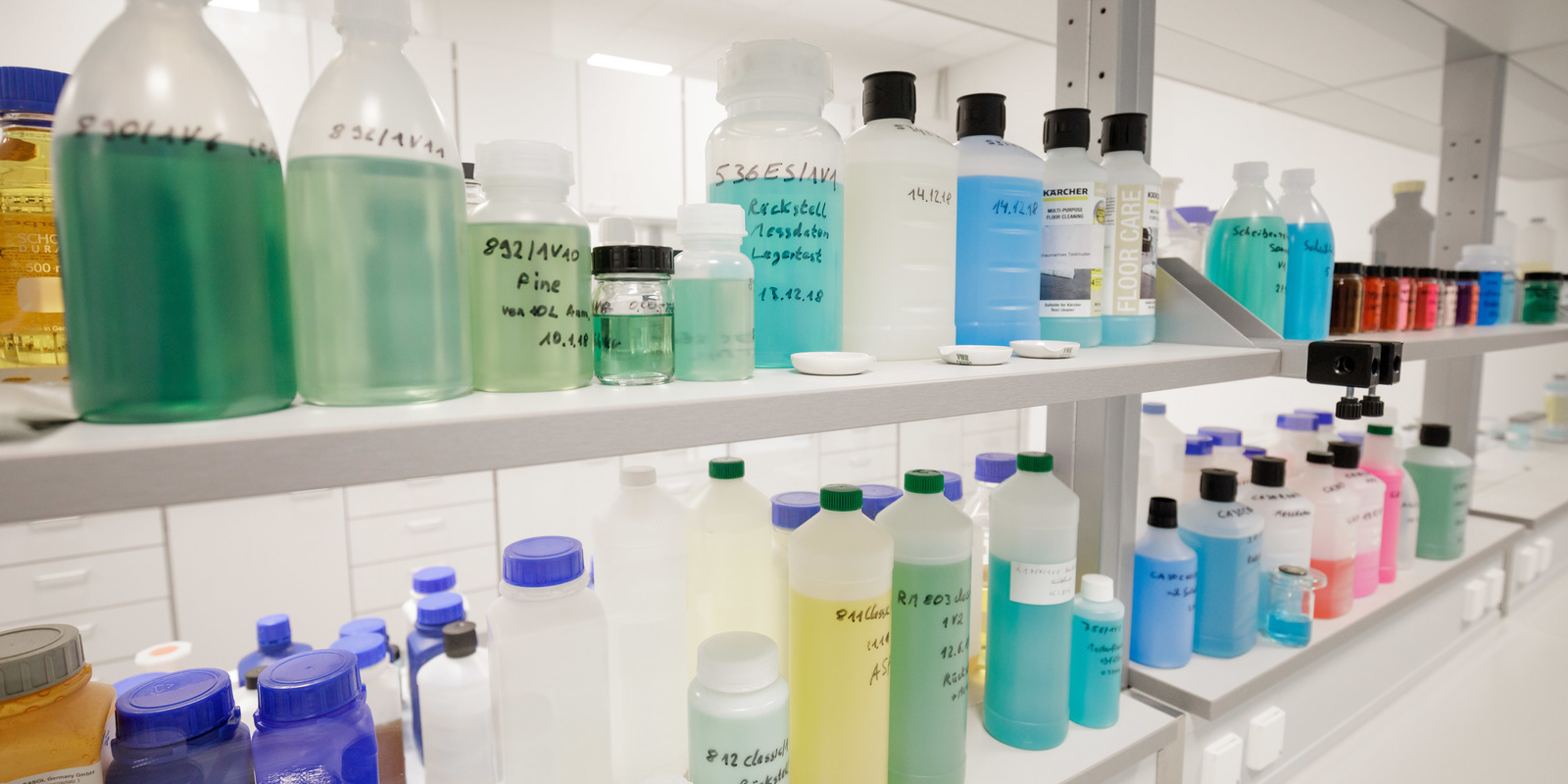 Nachhaltige Reinigungsmittel: Vom Konzept bis zur Serienfertigung