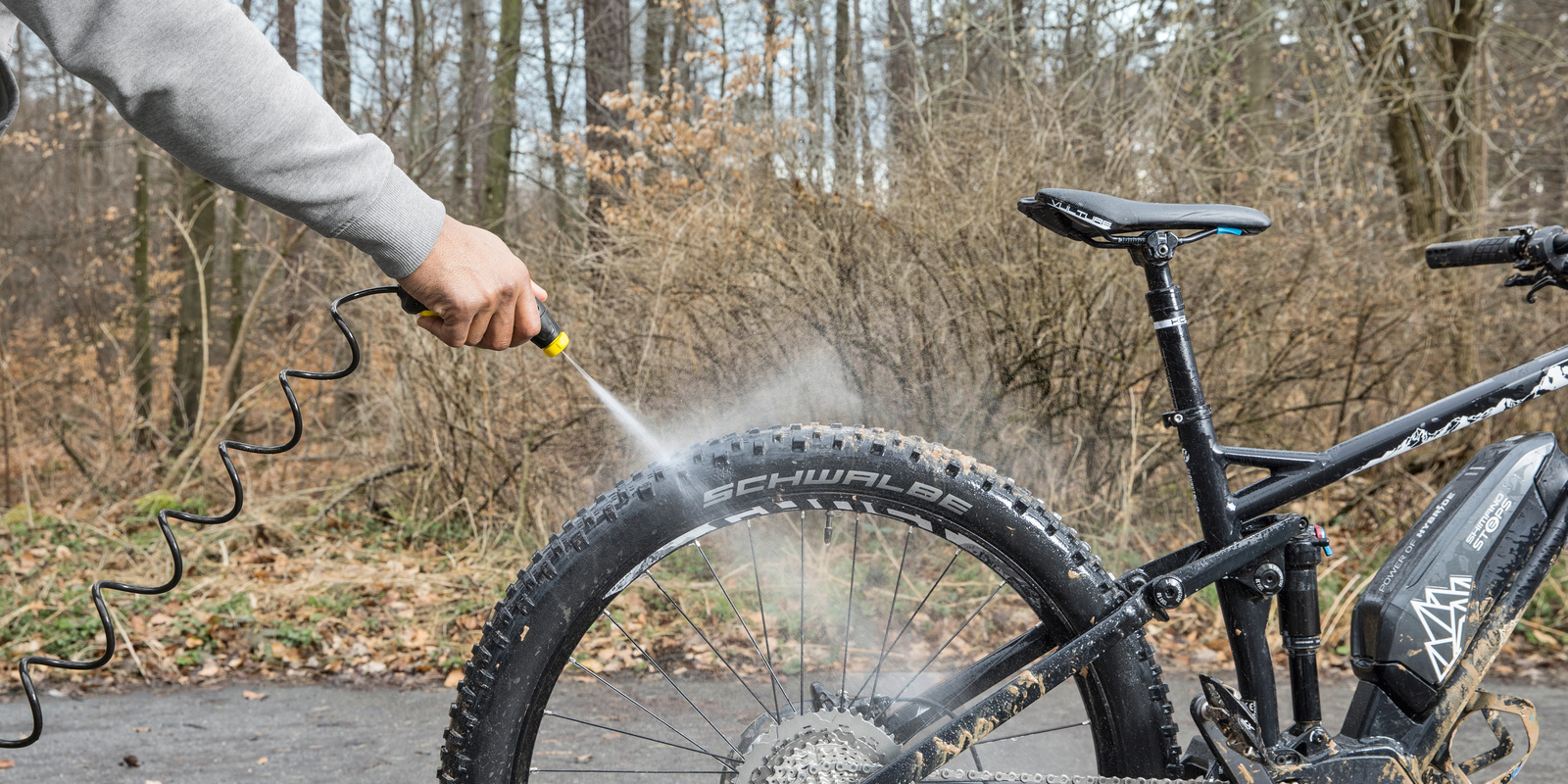 Cleaning the bicycle Cleaning a bicycle with the Kärcher OC 3