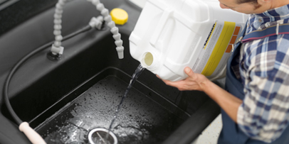 Professionele schoonmaakproducten van Kärcher Kärcher ontwikkelde effectieve professionele schoonmaakproducten voor schrobzuigmachines