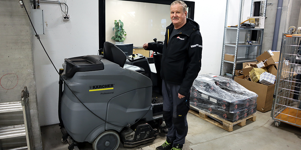 B 150 -yhdistelmäkone lian puhdistamiseen lattioilta