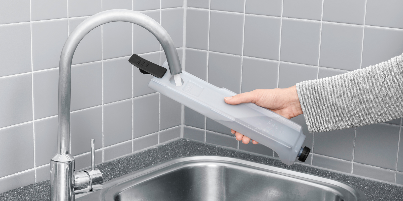 Retirer le réservoir d'eau et le remplir Retirer le réservoir d'eau et le remplir