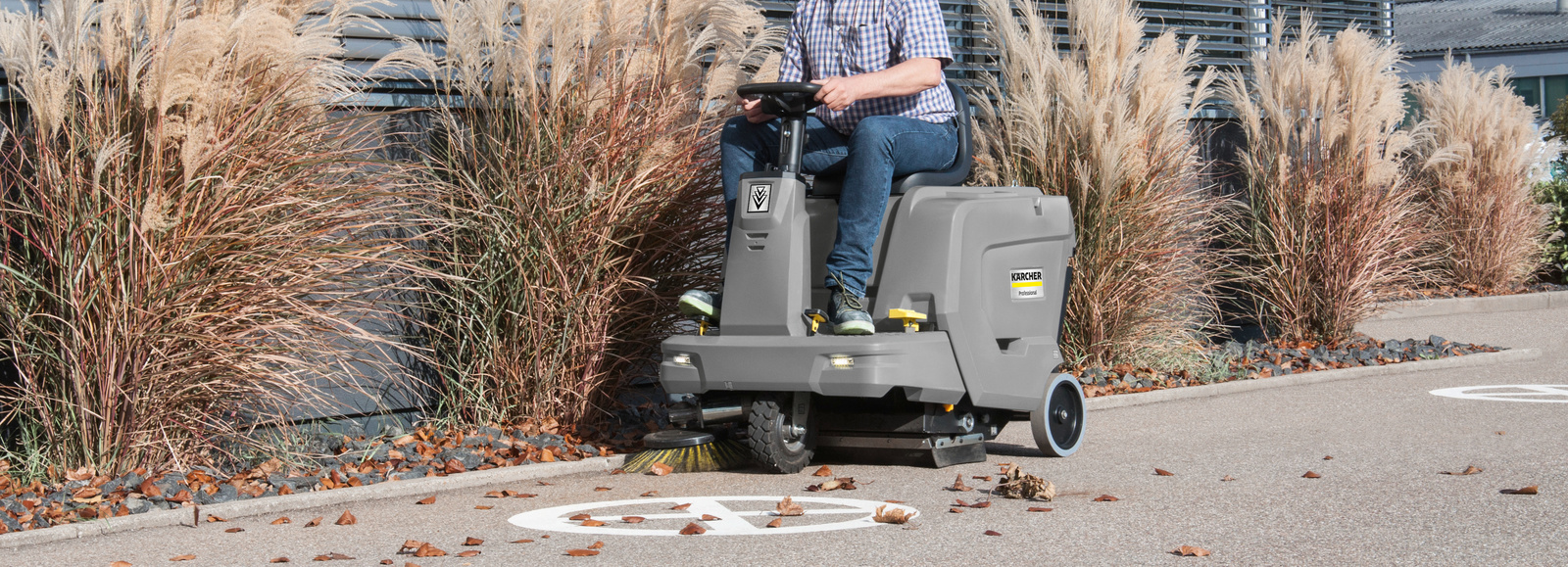 Le parking et l'entrée
