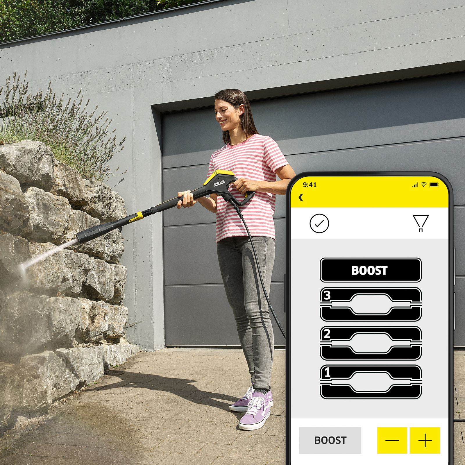 Personne nettoyant un mur avec le mode boost Personne nettoyant un mur avec le mode boost
