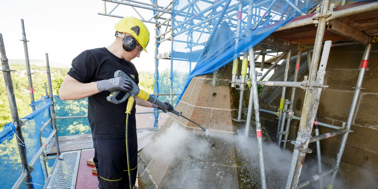 Dự án tài trợ làm sạch tại nhà thờ St. Micheal