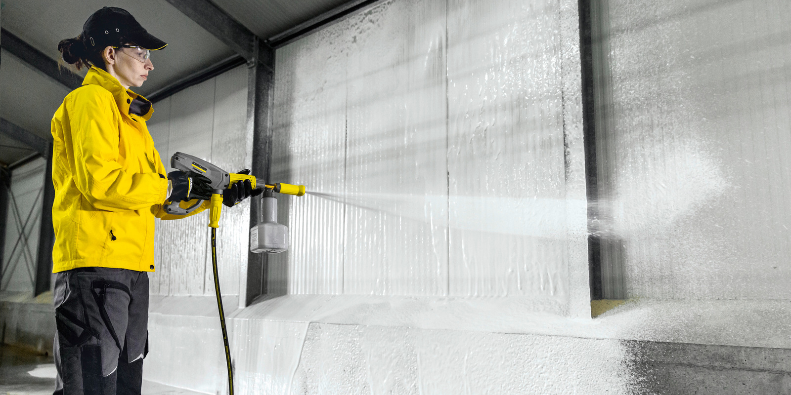 Wall cleaning @ poultry