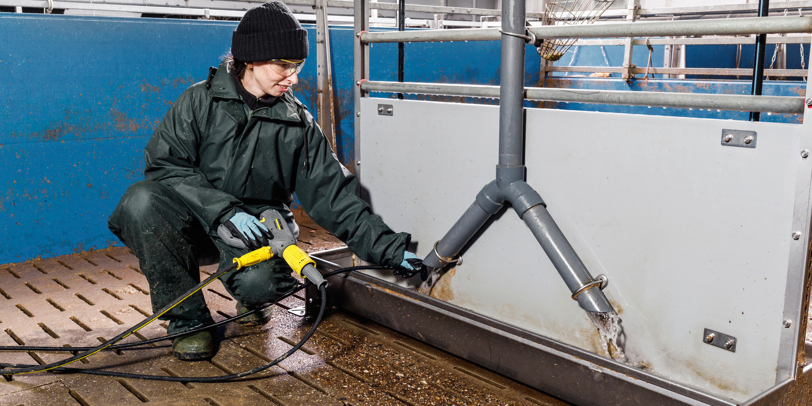 Clean liquid feeding pipes 