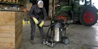 Potato boxes\' cleaning