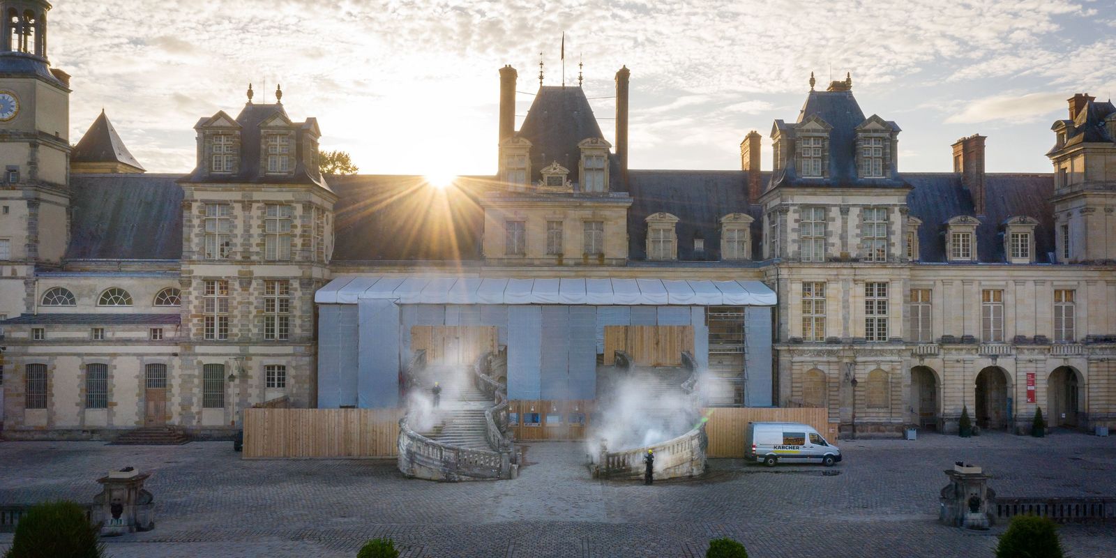 Cleaning of Fontainebleau Palace