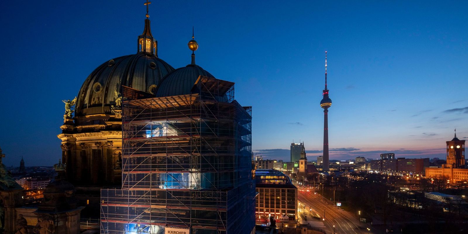 Cleaning of Berlin Cathedral