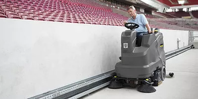 worker clean the lower track of a stadium with the B 150 R Bp ride-on floor scrubber