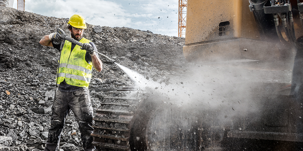 pressure-washer-cleaning-mud-from-excavator pressure-washer-cleaning-mud-from-excavator