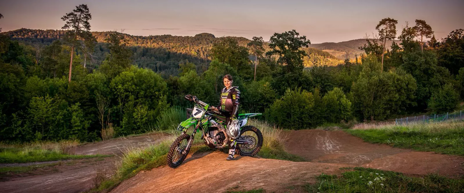 difference_01_2021_motocross_hero-shot_large difference_01_2021_motocross_hero-shot_large