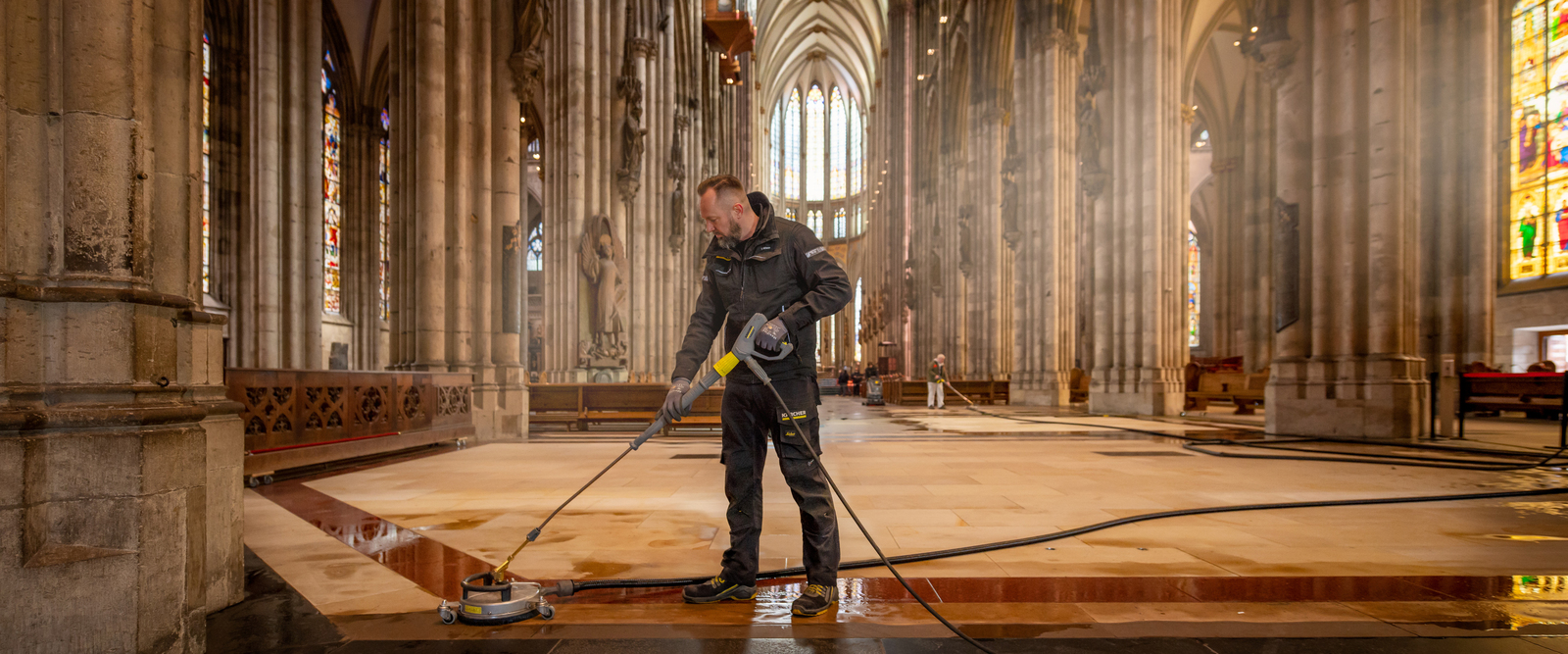 Reinigung im Kölner Dom Reinigung im Kölner Dom durch Kärcher