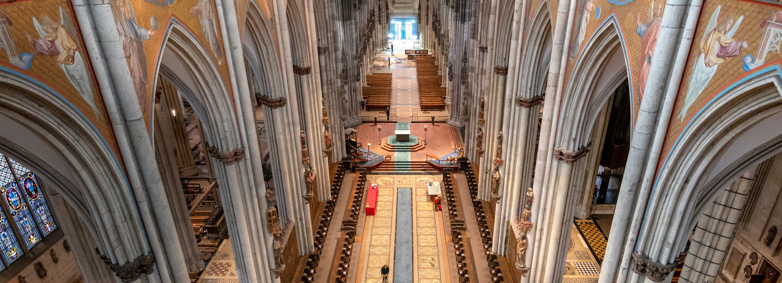 Reinigungsaktion im Kölner Dom Kärcher Reinigungsaktion im Kölner Dom