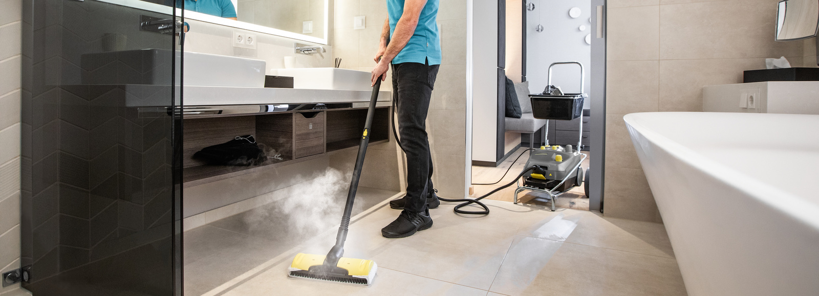 Professional steam cleaner for cleaning hotel rooms Professional steam cleaner for cleaning hotel rooms