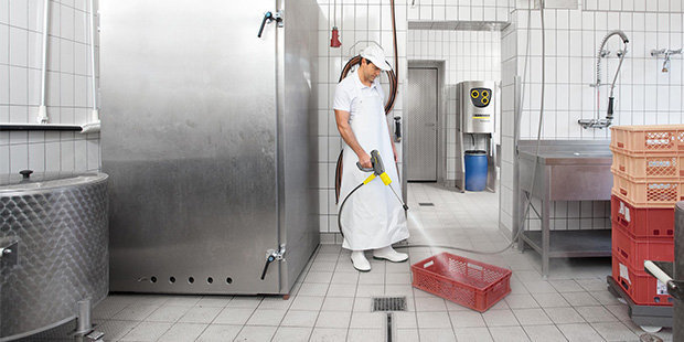 Nettoyage avec un nettoyeur haute pression stationnaire