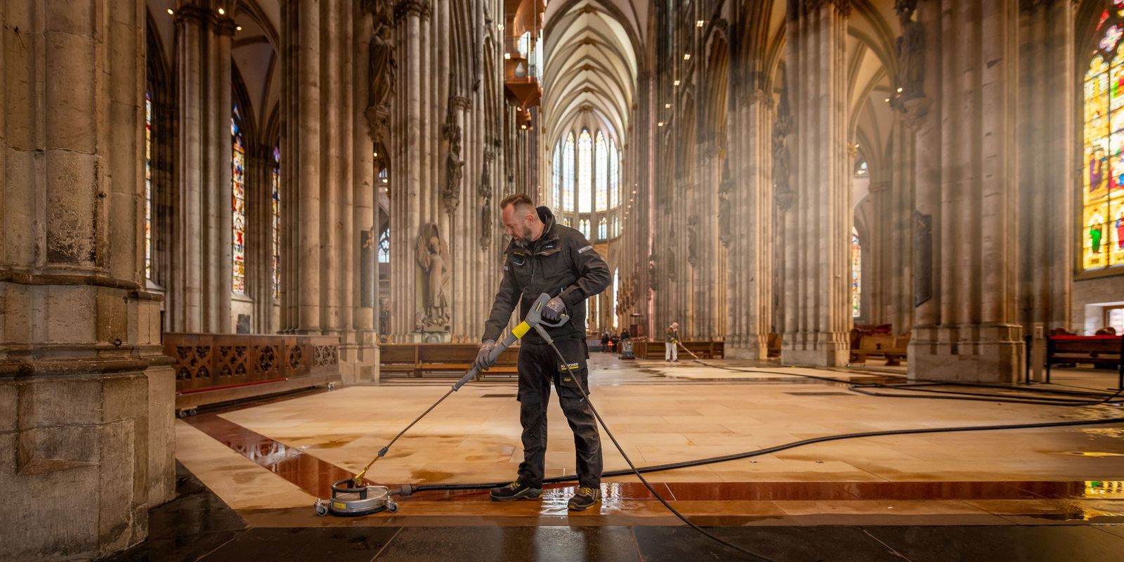 Kärcher cleans the floors in Cologne Cathedral Kärcher cleans the floors in Cologne Cathedral